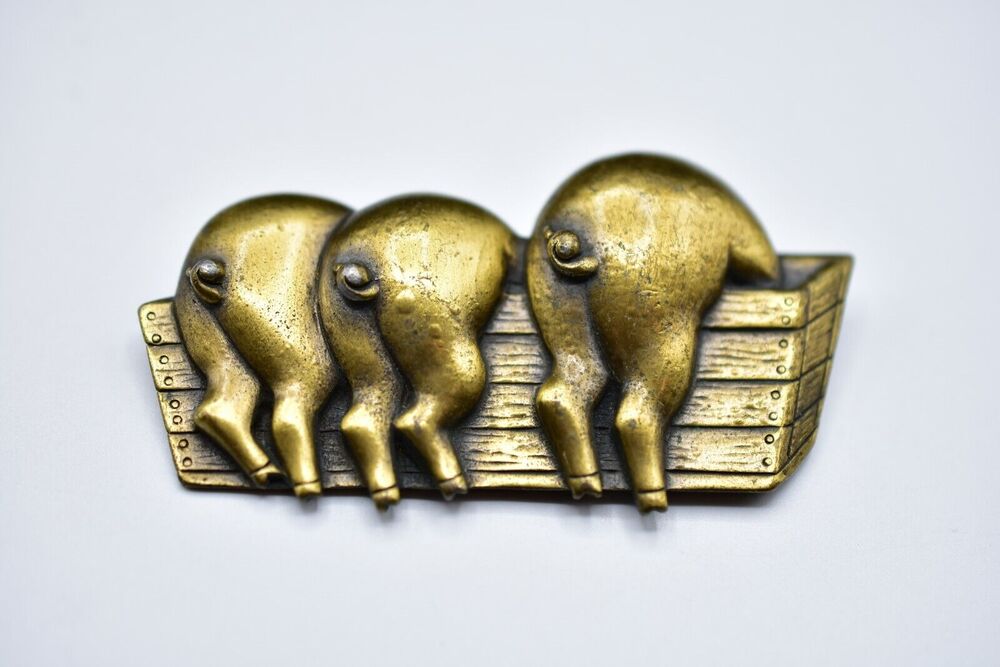 JJ Vintage Pig Brooch Pin Three Little Pigs Tails Farm Bronze Signed 1980s BinF